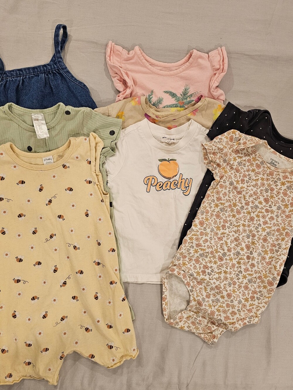 🧸2/20$ Clothing Lot Size 24M Girl H&M Bodysuit Romper Tees